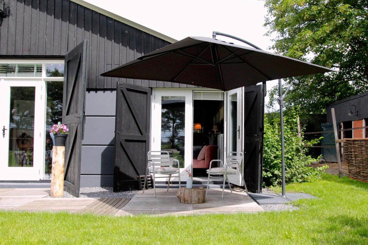 Hemeltjelief Bij Caro Bed & Breakfast Ezinge Exterior photo